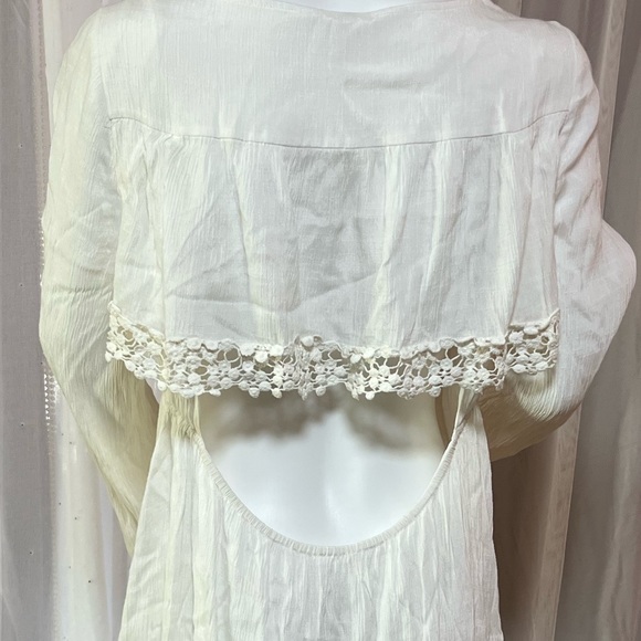 Free People - Crochet Edged Plunging Neckline - Open Back - Flare Sleeved Dress - Picture 10 of 11